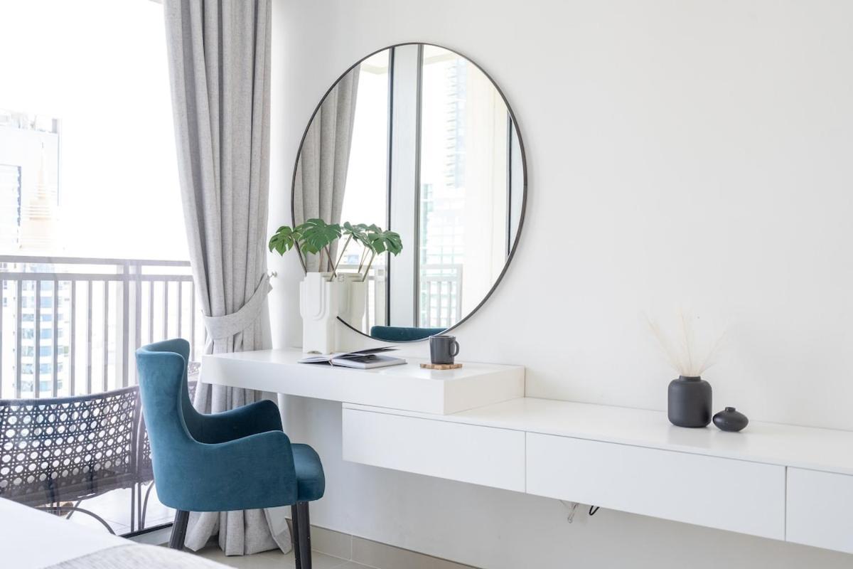 Vogue 5242 By Emaar Spacious Two Bedroom Located 20th Floor With Marina View And Balcony Amazing Infinity Pool