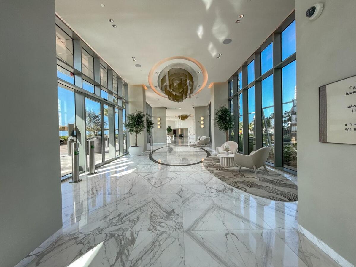Apartment Vogue 5242 By Emaar Spacious Two Bedroom Located 20th Floor With Marina View And Balcony Amazing Infinity Pool