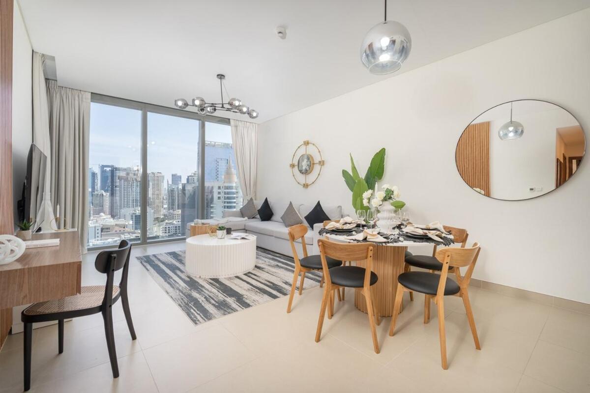 Apartment Vogue 5242 By Emaar Spacious Two Bedroom Located 20th Floor With Marina View And Balcony Amazing Infinity Pool Dubai