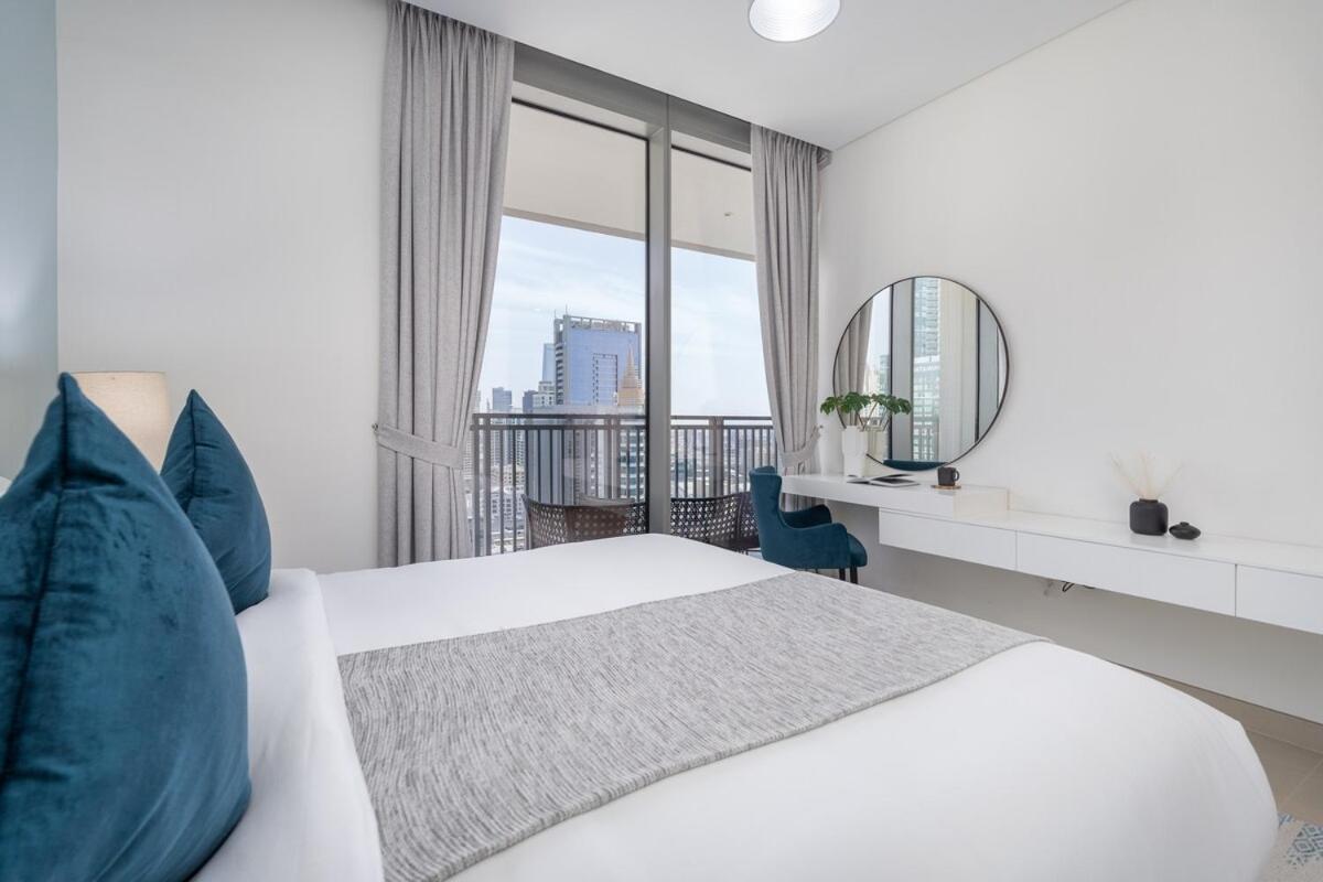 Vogue 5242 By Emaar Spacious Two Bedroom Located 20th Floor With Marina View And Balcony Amazing Infinity Pool *