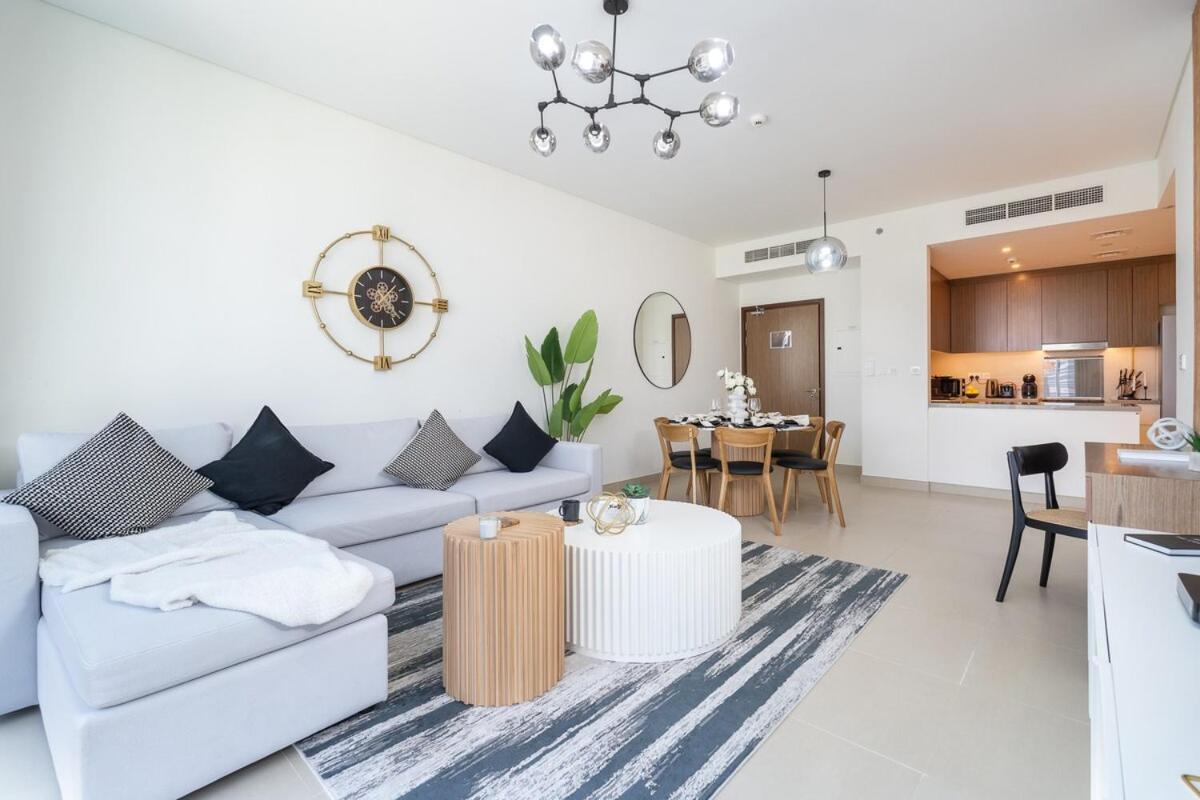 Apartment Vogue 5242 By Emaar Spacious Two Bedroom Located 20th Floor With Marina View And Balcony Amazing Infinity Pool *