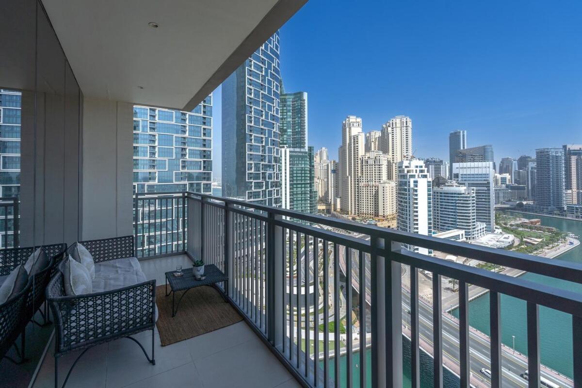 Vogue 5242 By Emaar Spacious Two Bedroom Located 20th Floor With Marina View And Balcony Amazing Infinity Pool * Dubai